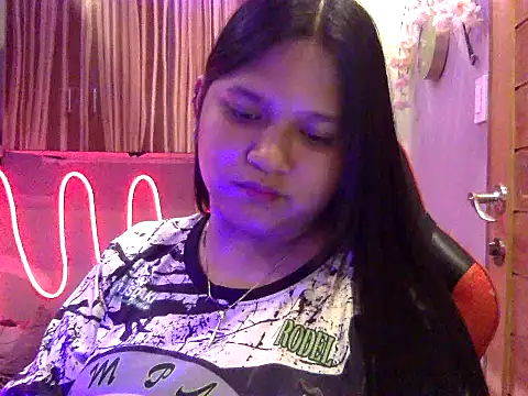 Snapshot of EmpressYna chatting on 09/23/25, 03:26 EmpressYna online show from 09/23/25, 03:26