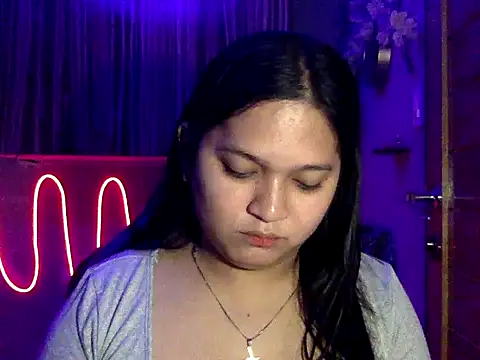 Snapshot of EmpressYna chatting on 10/18/25, 11:00 EmpressYna online show from 10/18/25, 11:00