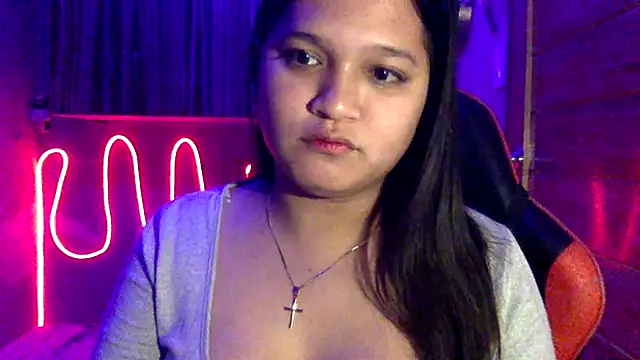 Snapshot of EmpressYna chatting on 10/21/25, 06:41 EmpressYna online show from 10/21/25, 06:41