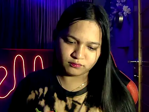 Snapshot of EmpressYna chatting on 11/04/25, 08:35 EmpressYna online show from 11/04/25, 08:35