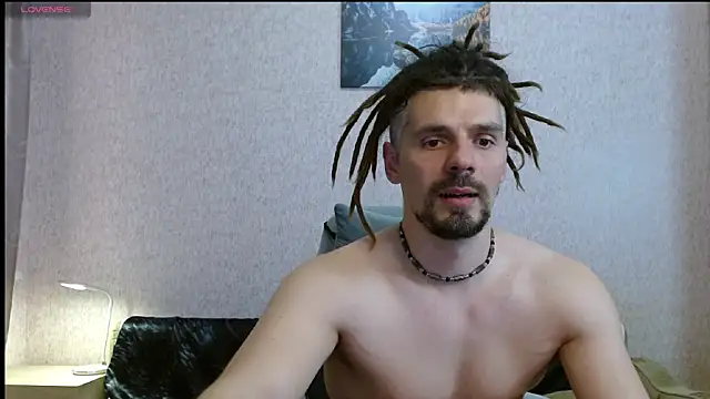 Snapshot of Aestheticguy101 chatting on 05/11/26, 04:37 Aestheticguy101 online show from 05/11/26, 04:37