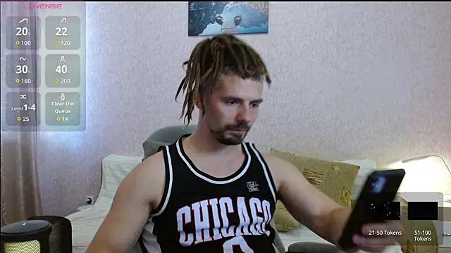 Snapshot of Aestheticguy101 chatting on 07/04/26, 10:32 Aestheticguy101 online show from 07/04/26, 10:32
