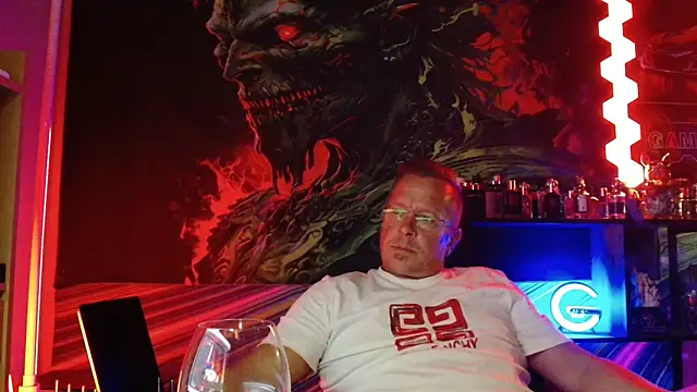 Snapshot of BasedCoook chatting on 09/09/25, 08:19 BasedCoook online show from 09/09/25, 08:19