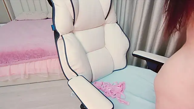 Snapshot of Girl__Funny chatting on 12/26/24, 05:08 Girl  Funny online show from 12/26/24, 05:08