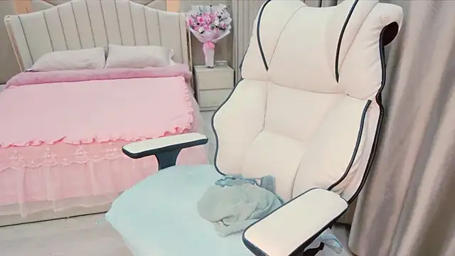 Snapshot of Girl__Funny chatting on 01/15/25, 02:24 Girl  Funny online show from 01/15/25, 02:24