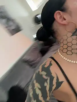 LexiCoco online show from 04/20/26, 03:15