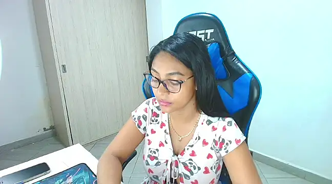 sophiax-x online show from 02/08/25, 12:39