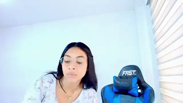 sophiax-x online show from 04/18/26, 07:58