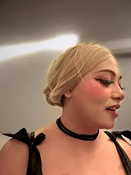 Snapshot of seraphine23 chatting on 10/11/25, 06:01 seraphine23 online show from 10/11/25, 06:01