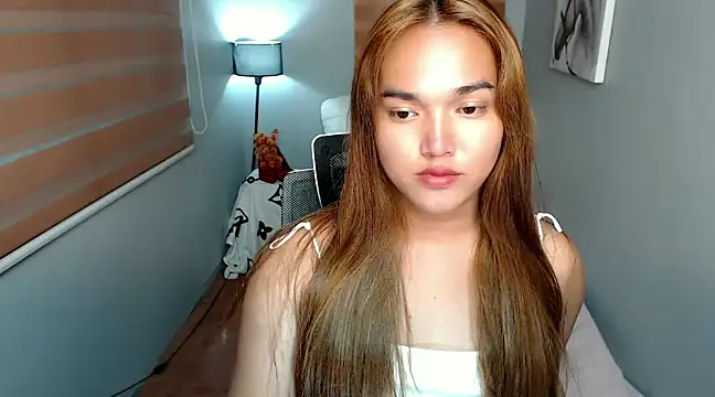 Snapshot of MoaningKylie chatting on 12/06/24, 01:44 MoaningKylie online show from 12/06/24, 01:44