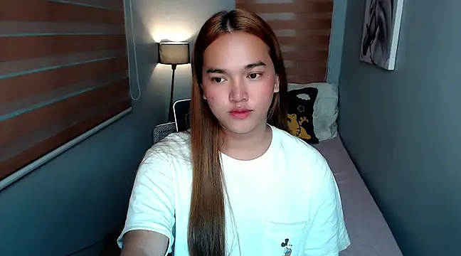 Snapshot of MoaningKylie chatting on 12/15/24, 01:02 MoaningKylie online show from 12/15/24, 01:02