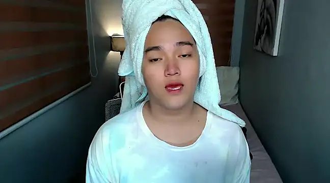 Snapshot of MoaningKylie chatting on 12/17/24, 09:07 MoaningKylie online show from 12/17/24, 09:07