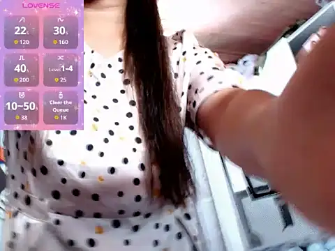 Snapshot of MoaningKylie chatting on 10/08/25, 10:24 MoaningKylie online show from 10/08/25, 10:24