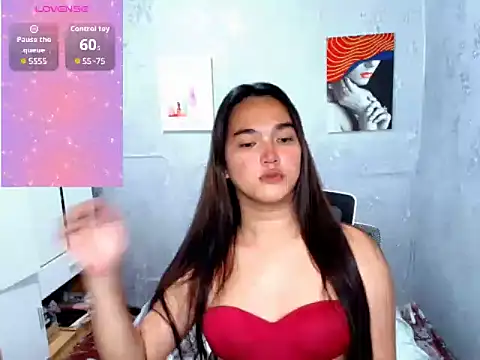 Snapshot of MoaningKylie chatting on 10/12/25, 03:44 MoaningKylie online show from 10/12/25, 03:44