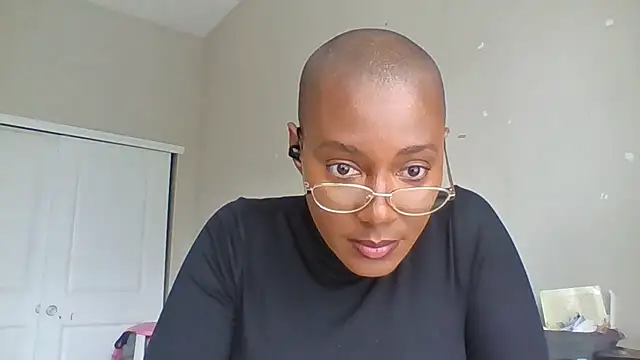 Snapshot of HoneyDripHer chatting on 10/31/25, 03:46 HoneyDripHer online show from 10/31/25, 03:46