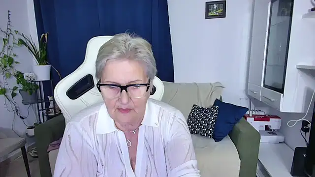 Snapshot of Selenna57 chatting on 04/14/26, 04:57 Selenna57 online show from 04/14/26, 04:57