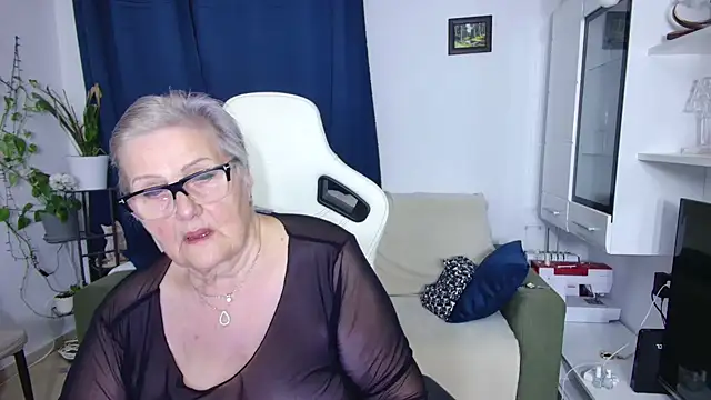 Snapshot of Selenna57 chatting on 04/18/26, 05:17 Selenna57 online show from 04/18/26, 05:17