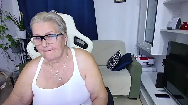 Snapshot of Selenna57 chatting on 04/22/26, 05:25 Selenna57 online show from 04/22/26, 05:25