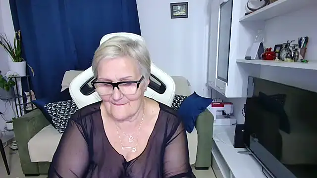 Snapshot of Selenna57 chatting on 04/23/26, 05:26 Selenna57 online show from 04/23/26, 05:26