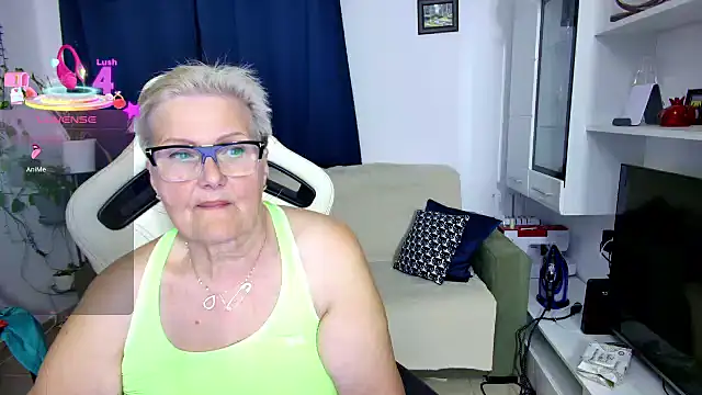 Snapshot of Selenna57 chatting on 05/01/26, 05:28 Selenna57 online show from 05/01/26, 05:28