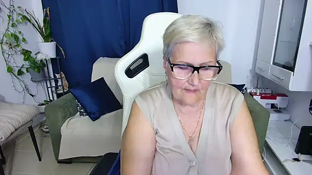 Snapshot of Selenna57 chatting on 05/08/26, 04:56 Selenna57 online show from 05/08/26, 04:56