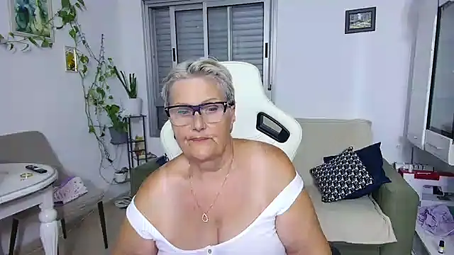 Snapshot of Selenna57 chatting on 05/23/26, 05:17 Selenna57 online show from 05/23/26, 05:17