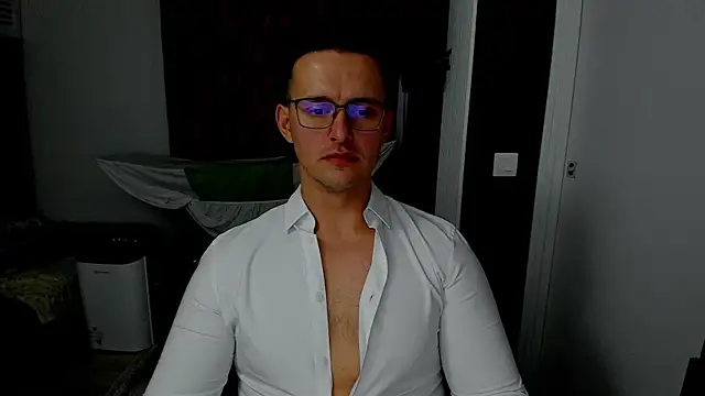 Snapshot of sexxymuscles4u chatting on 11/05/25, 12:38 sexxymuscles4u online show from 11/05/25, 12:38