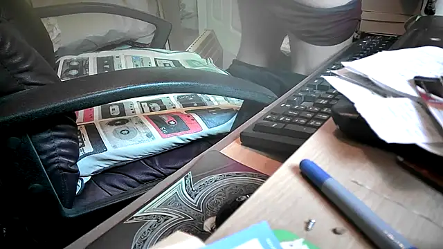 Snapshot of dirtyharry2022 chatting on 01/15/25, 01:52 dirtyharry2022 online show from 01/15/25, 01:52