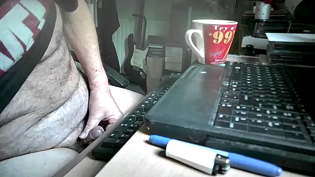 Snapshot of dirtyharry2022 chatting on 02/05/25, 02:48 dirtyharry2022 online show from 02/05/25, 02:48