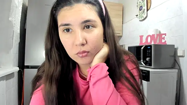 MiaMarrone online show from 11/25/25, 03:45