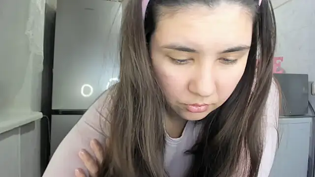 MiaMarrone online show from 12/22/25, 02:08