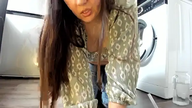 Snapshot of MiaMarrone chatting on 06/03/26, 02:33 MiaMarrone online show from 06/03/26, 02:33