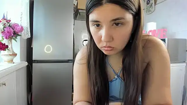 Snapshot of MiaMarrone chatting on 06/16/26, 03:47 MiaMarrone online show from 06/16/26, 03:47