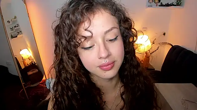 Cassandra Caiin online show from 04/21/26, 04:30