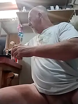 Yankeedave420 online show from 04/24/26, 07:33