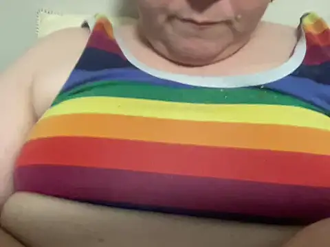 Snapshot of ParisNova chatting on 12/02/24, 10:34 ParisNova online show from 12/02/24, 10:34