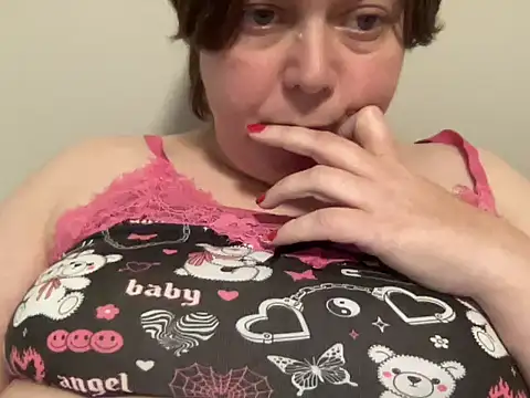 Snapshot of ParisNova chatting on 12/08/24, 07:54 ParisNova online show from 12/08/24, 07:54