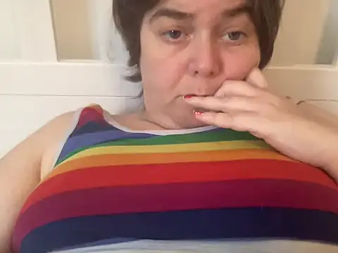 Snapshot of ParisNova chatting on 12/22/24, 02:38 ParisNova online show from 12/22/24, 02:38