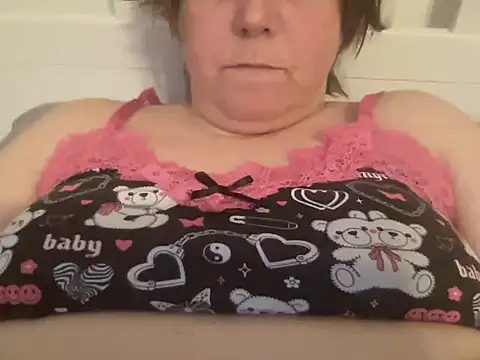 Snapshot of ParisNova chatting on 12/24/24, 08:38 ParisNova online show from 12/24/24, 08:38