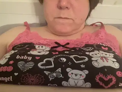 Snapshot of ParisNova chatting on 12/25/24, 12:59 ParisNova online show from 12/25/24, 12:59