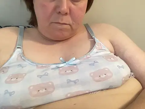 Snapshot of ParisNova chatting on 02/09/25, 04:07 ParisNova online show from 02/09/25, 04:07