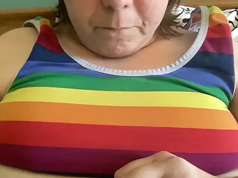 Snapshot of ParisNova chatting on 03/12/25, 04:13 ParisNova online show from 03/12/25, 04:13