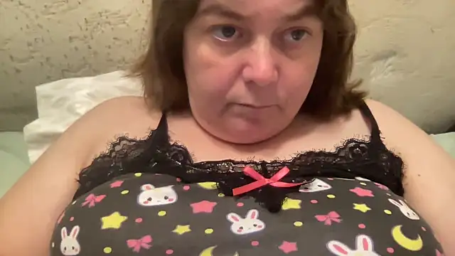 Snapshot of ParisNova chatting on 10/05/25, 11:02 ParisNova online show from 10/05/25, 11:02