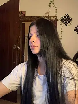 Snapshot of Estefani_32 chatting on 04/18/26, 07:18 Estefani 32 online show from 04/18/26, 07:18