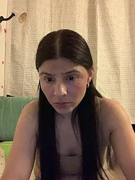 Snapshot of Estefani_32 chatting on 04/26/26, 07:00 Estefani 32 online show from 04/26/26, 07:00