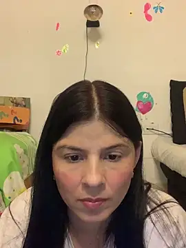 Snapshot of Estefani_32 chatting on 05/01/26, 12:37 Estefani 32 online show from 05/01/26, 12:37