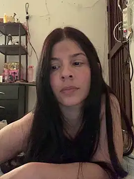 Snapshot of Estefani_32 chatting on 05/16/26, 06:28 Estefani 32 online show from 05/16/26, 06:28