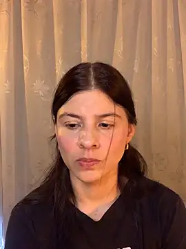 Snapshot of Estefani_32 chatting on 05/19/26, 02:45 Estefani 32 online show from 05/19/26, 02:45