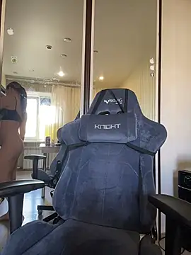 Lisaaan online show from 04/25/26, 01:41