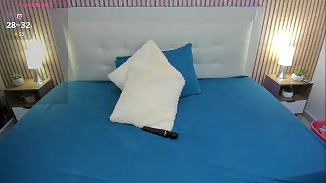 olivia love  online show from 11/06/25, 08:21